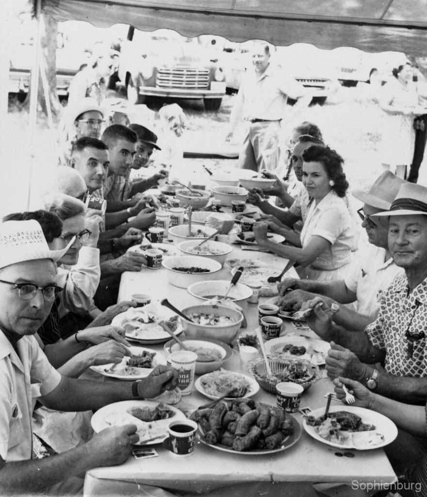 Alamo Schuetzenverein barbecue picnic. Yum! (030\0829-94A)