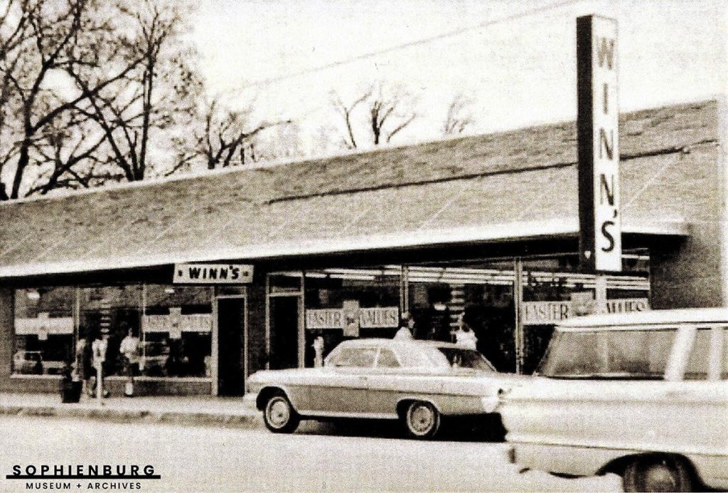 Photo: Winn's store on North Castell Avenue.